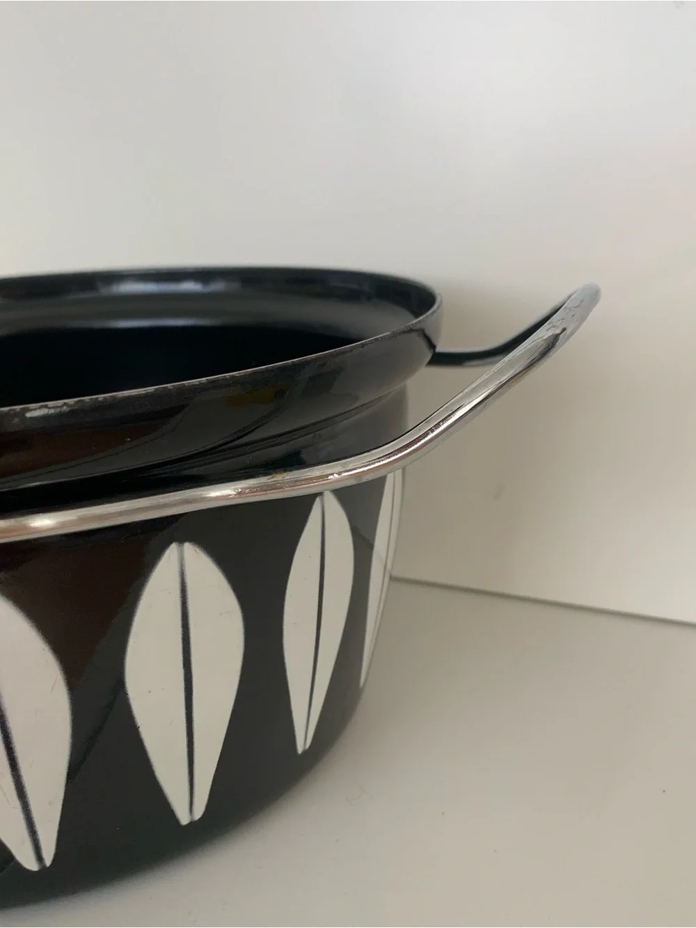 Cathrine Holm Lotus Casserole Pot Dish Dutch Oven Black and White